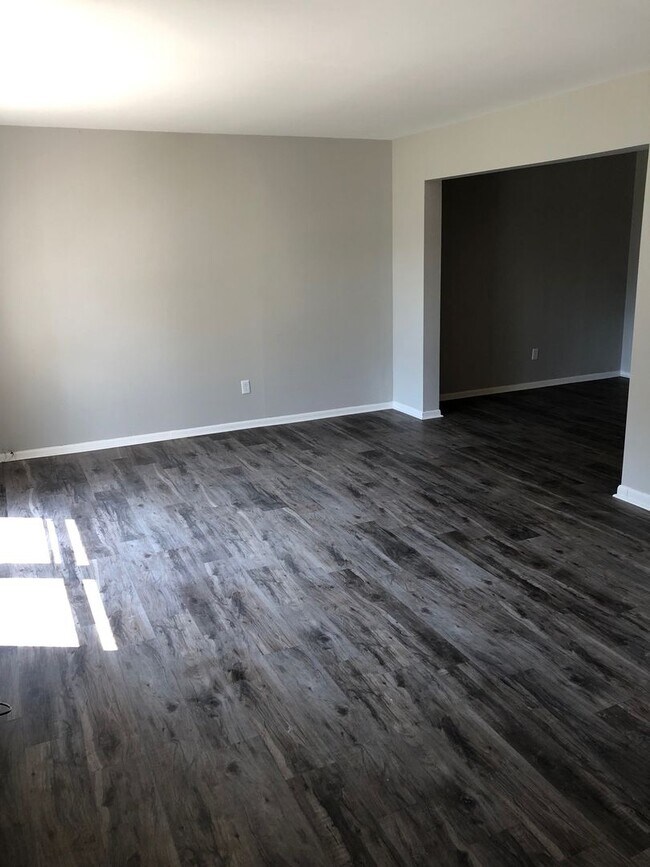 Building Photo - 5 BD/2.5 BA home, NEW RENOVATION!