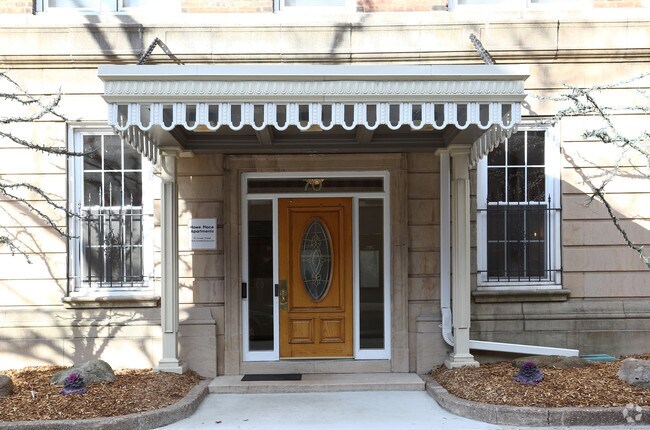 Entrada - Howe Place