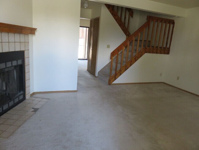 Building Photo - Two story 2 bedroom townhome centrally loc...