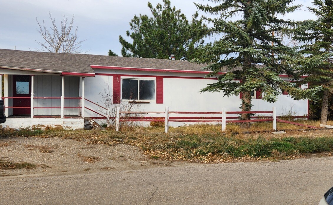 1030 Cedar Ave, Shelby, MT 59474 House Rental in Shelby, MT