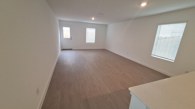 Foto del edificio - NEWLY BUILT 3 bedroom 2.5 Bath Single fami...