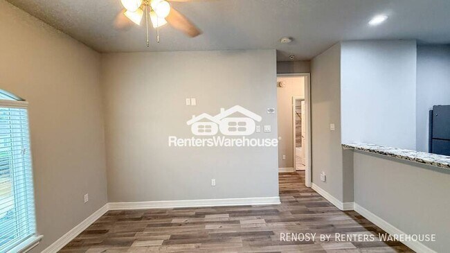 Foto del edificio - 7823 Gladstone St