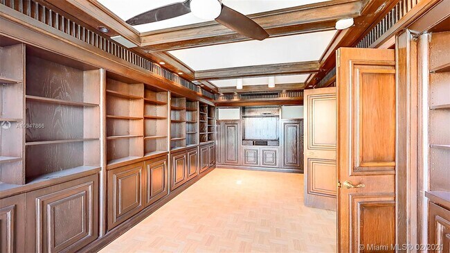Building Photo - 5500 Collins Ave