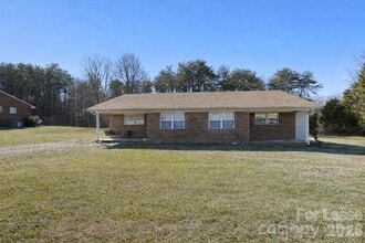 Building Photo - 1733 River Rd