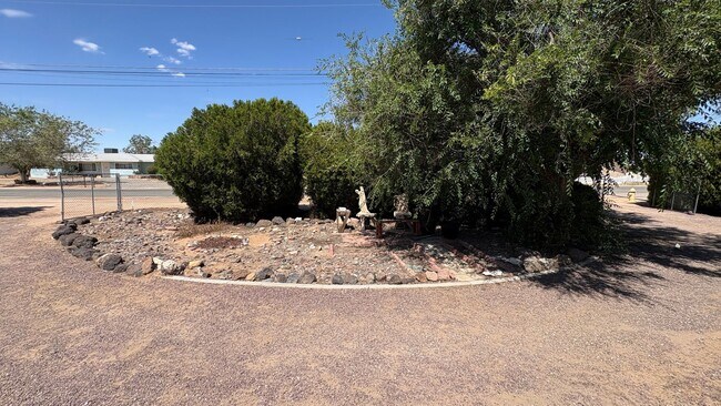 Foto del edificio - Desert Living in Apple Valley — Spacious Estate with Privacy & Comfort