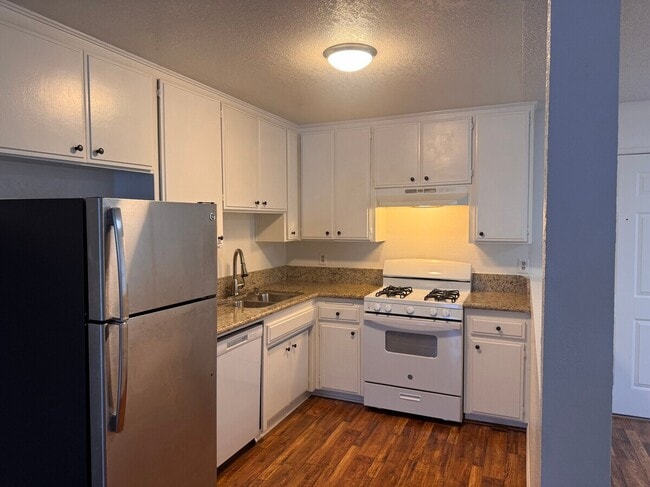 Building Photo - 4170 Tujunga Ave