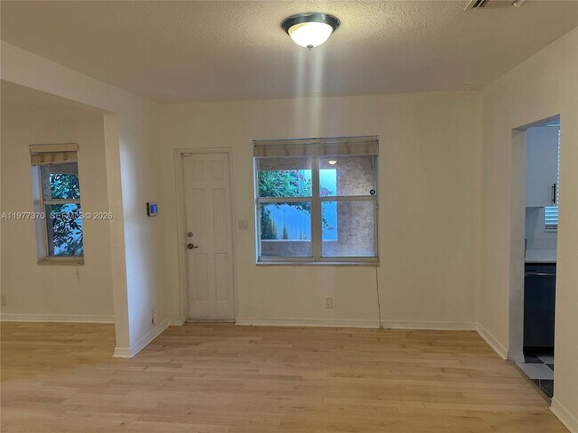 Foto del edificio - 725 Navarre Ave