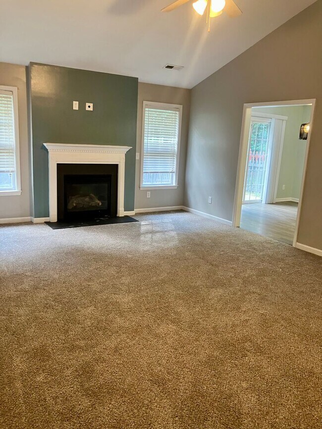 Foto del edificio - 5950 Bluestem Cir