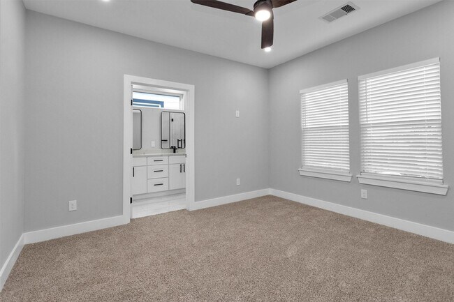 Building Photo - 6918 Dumble St