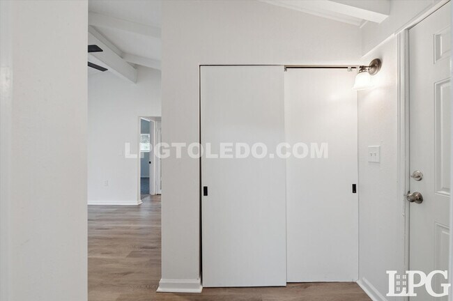 Foto del edificio - 3116 W Lincolnshire Blvd