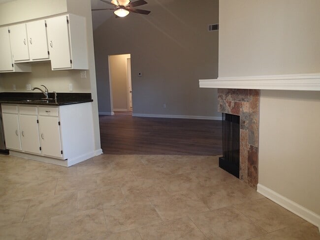 Building Photo - 671 Forest Loop