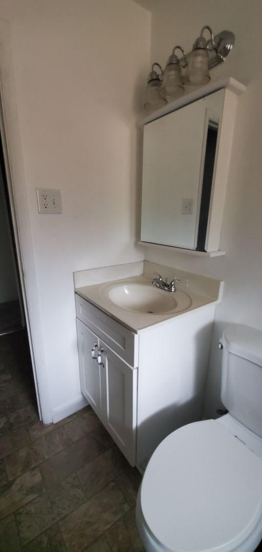 Building Photo - 1602 Crescent Dr