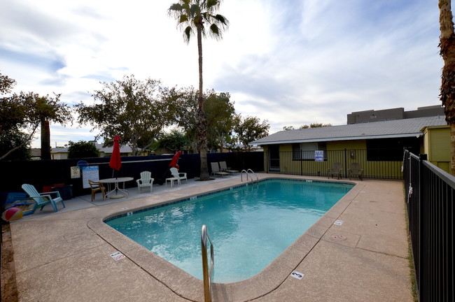 Building Photo - Palm Breeze Apartments