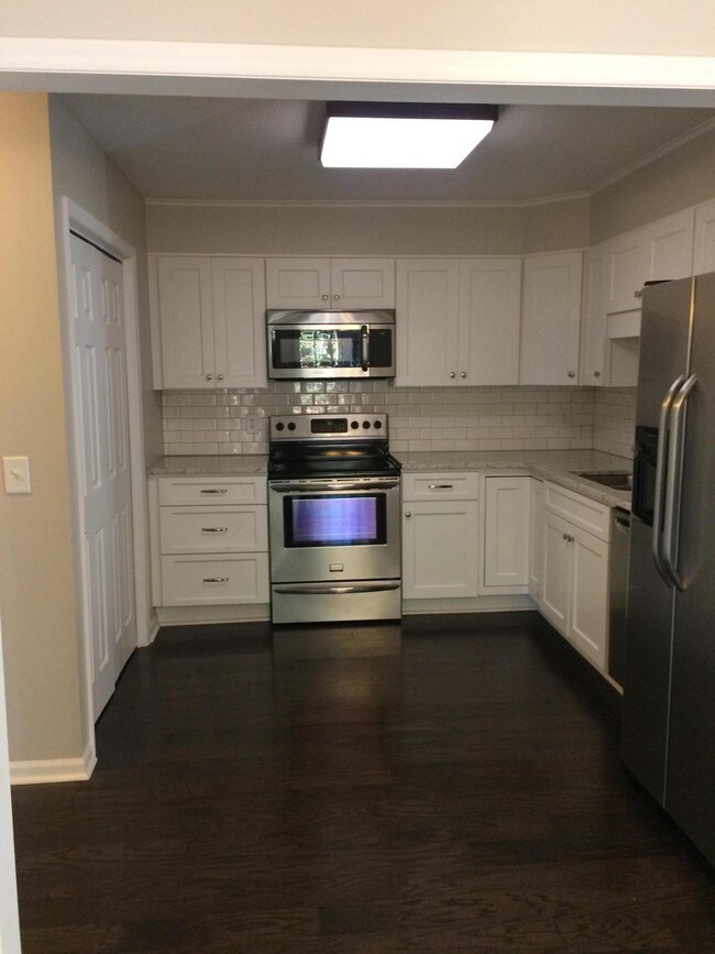 Building Photo - 7 Pinehurst Manor