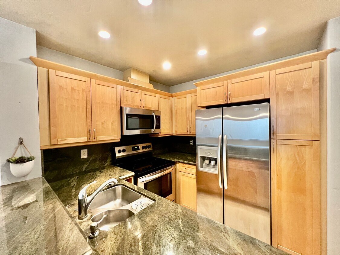 Primary Photo - Beautiful 1B/1BA w/ Reserved Parking and P...