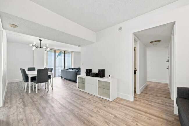 Foto del edificio - 18181 NE 31st Ct