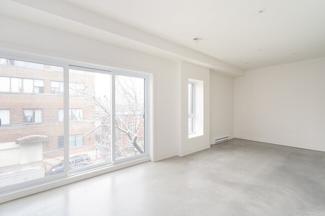 Photo du bâtiment - 7172 Rue Alexandra