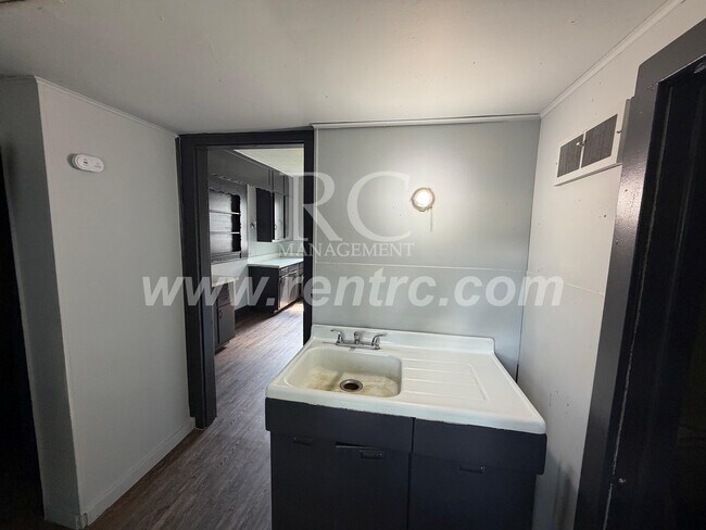 Foto del edificio - 715 Woodbury-