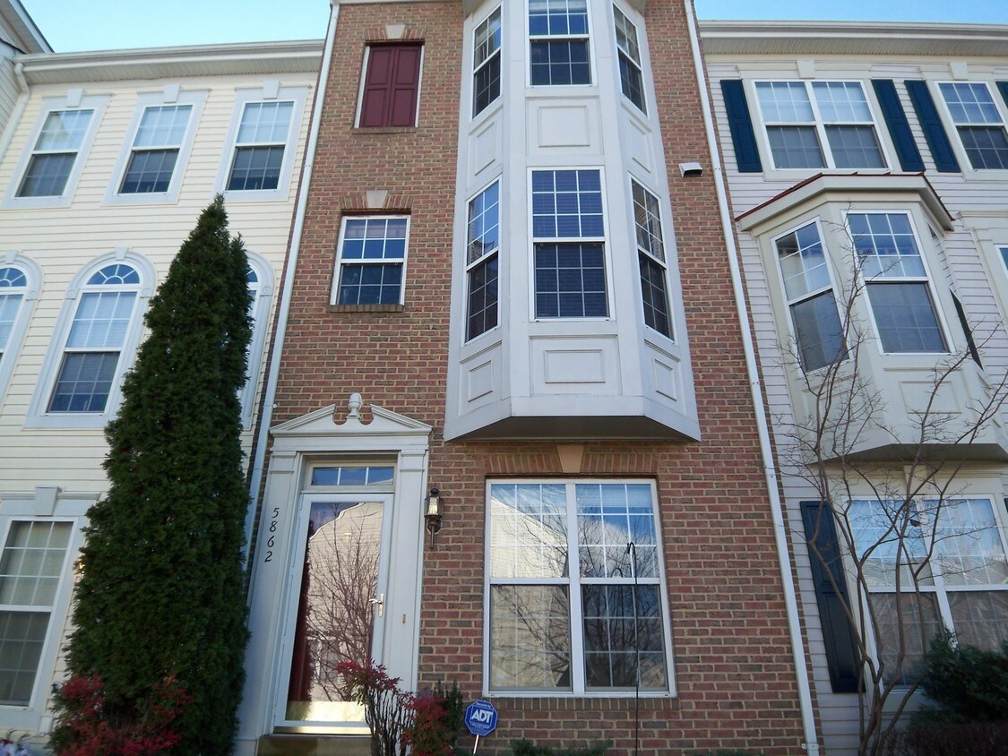 Foto principal - 5862 Summers Grove Rd