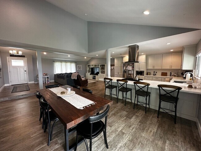Building Photo - Single Story 4 Bedroom Home for Rent in Sa...