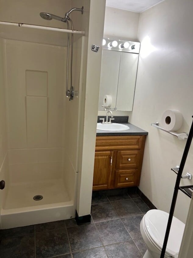 Building Photo - 84 College Ave