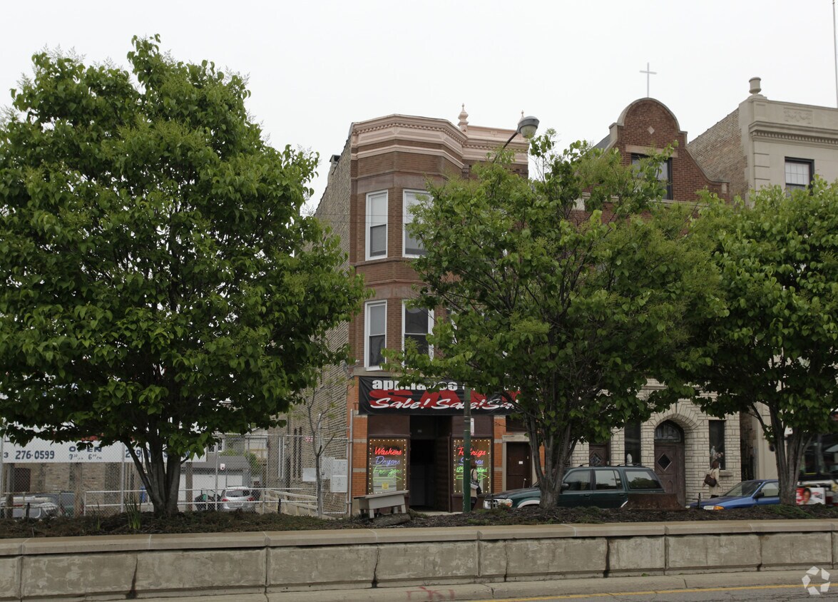 Primary Photo - 1319 N Ashland Ave