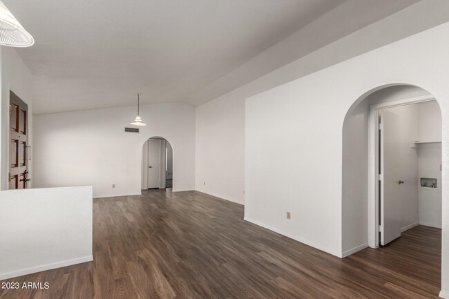 Foto del edificio - 7331 W Paradise Dr