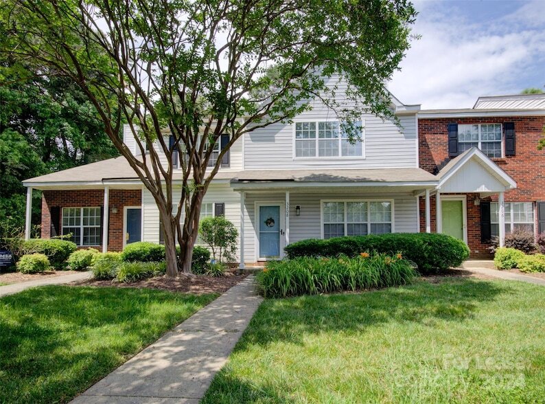 Primary Photo - 3208 Summercroft Ln