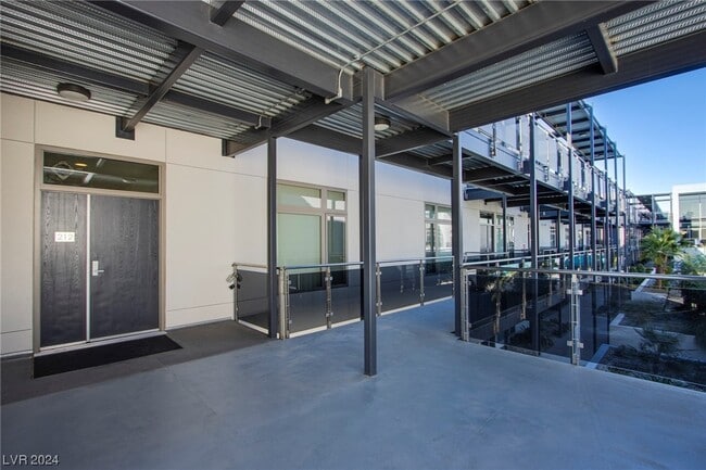 Building Photo - 8925 W Flamingo Rd