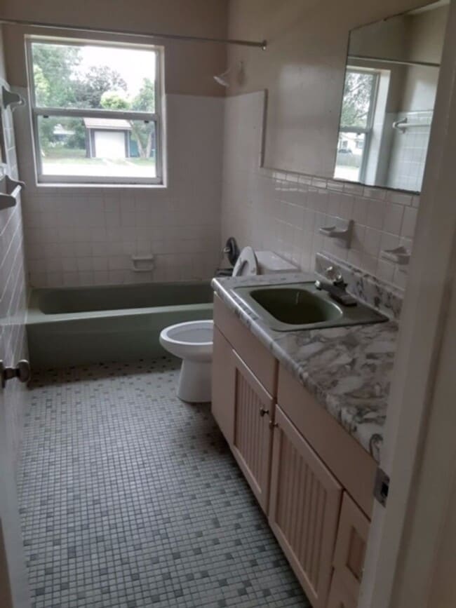 Building Photo - 3 Bed 1 Bath Home | Pet Friendly | Washer Dryer Hook Ups | Section 8 Welcome