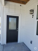 Building Photo - 533 Vicot Wy
