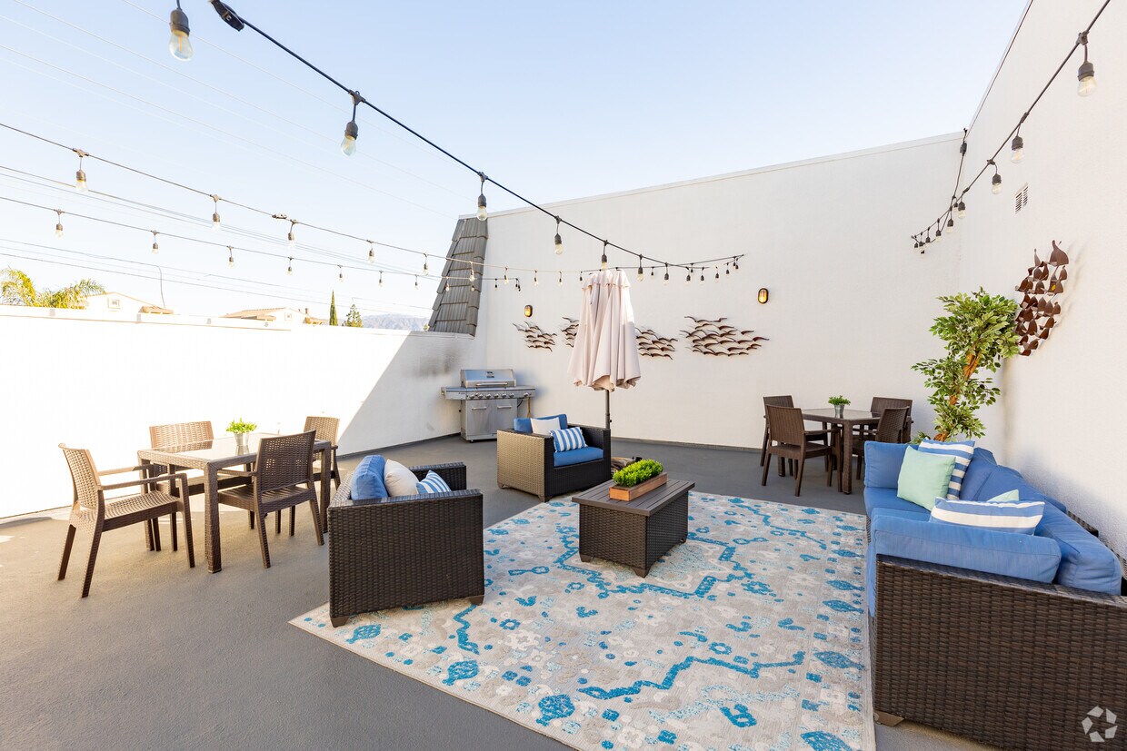 Chateau Toluca Apartments in West Toluca Lake, CA