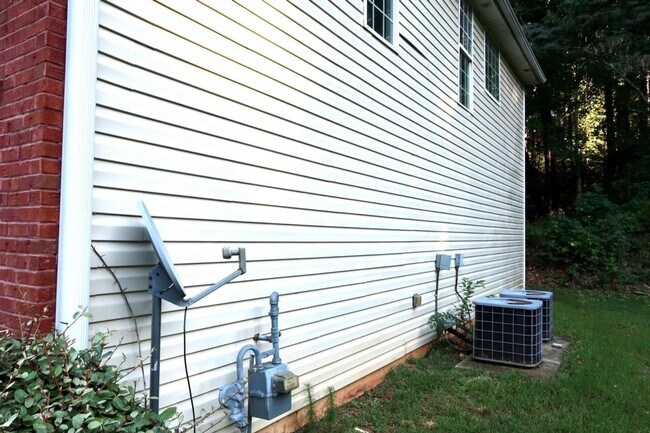 Building Photo - 4096 Hodgdon Corners Dr