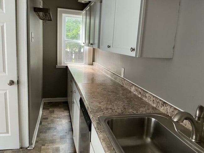 Building Photo - 3 Bedroom Single Family Home