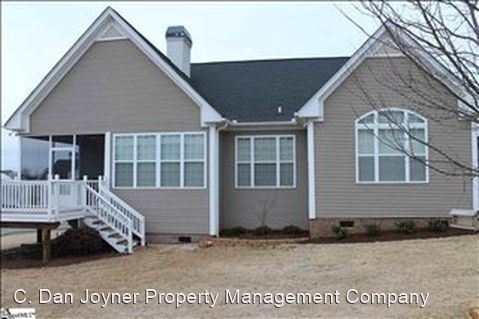 Building Photo - 3 br, 3 bath House - 215 Medford Dr.