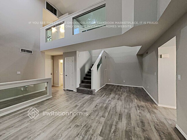 Foto del edificio - 2366 E Evans Dr