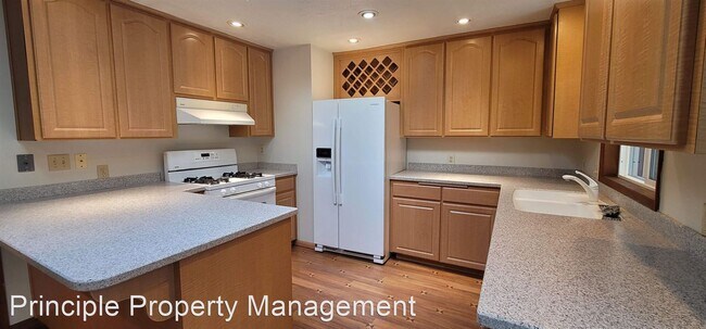 Foto del edificio - 3 br, 1.5 bath House - 2620 NW Ginseng Place