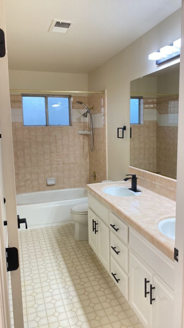 Building Photo - Charming Home in Turlock's Alpine Estates