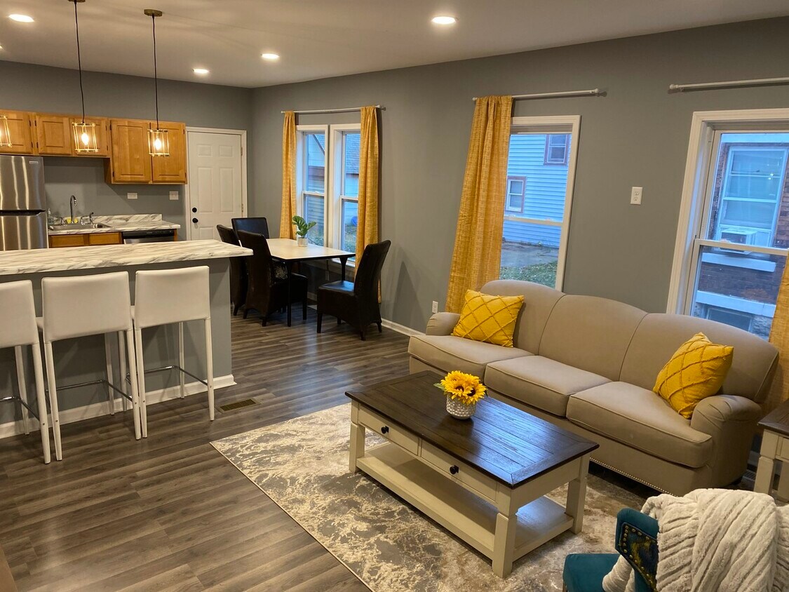 713 S 4th St Unit 1, Rockford, IL 61104 Condo for Rent in Rockford