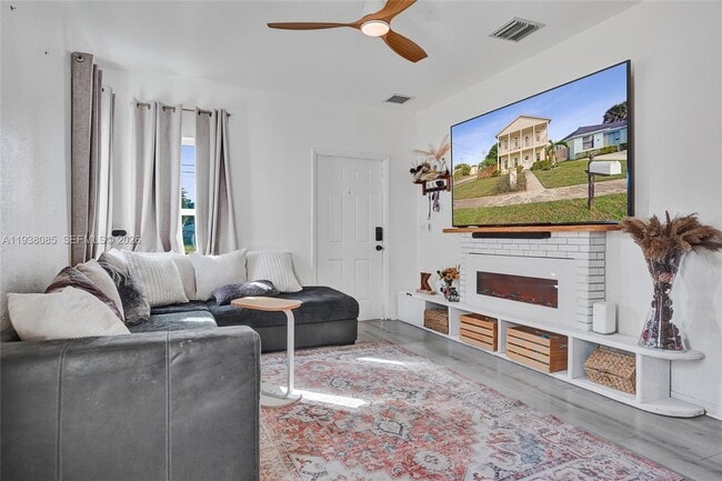 Building Photo - 1129 10th St