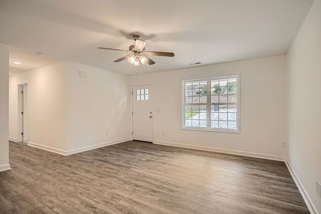 Building Photo - Like new house in nice Concord location!!