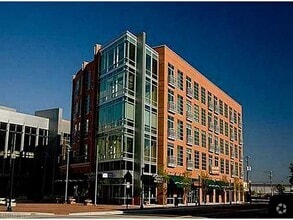 Building Photo - 221 Market St