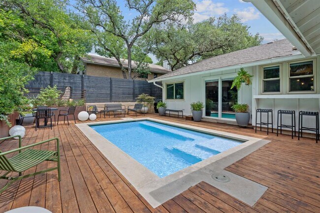 Building Photo - 2709 Deeringhill Dr