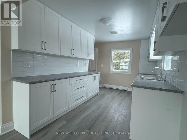 Building Photo - 18902 Hurontario St