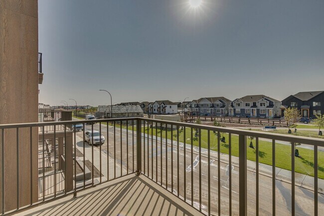Building Photo - The Towns at Rangeview