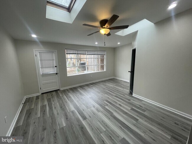 Building Photo - 3663 Stanton St