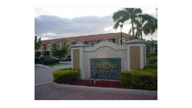 Foto del edificio - 7841 Catalina Cir