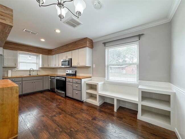 Building Photo - 5208 Carmona Ln