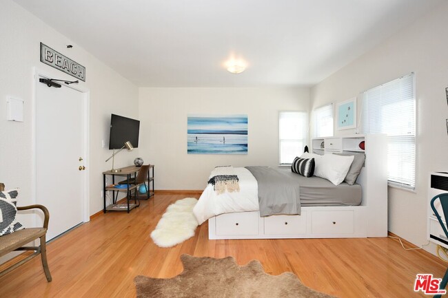 Foto del edificio - 26 Breeze Ave