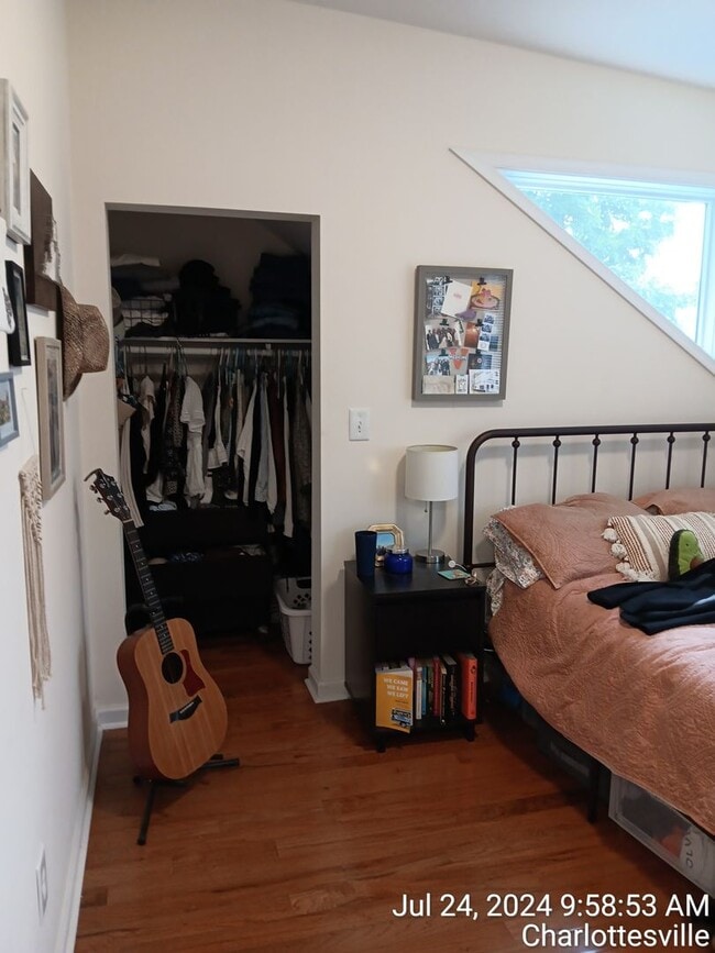 Building Photo - 14th Street NW / 2 Bedroom / 2 Bath Leasin...